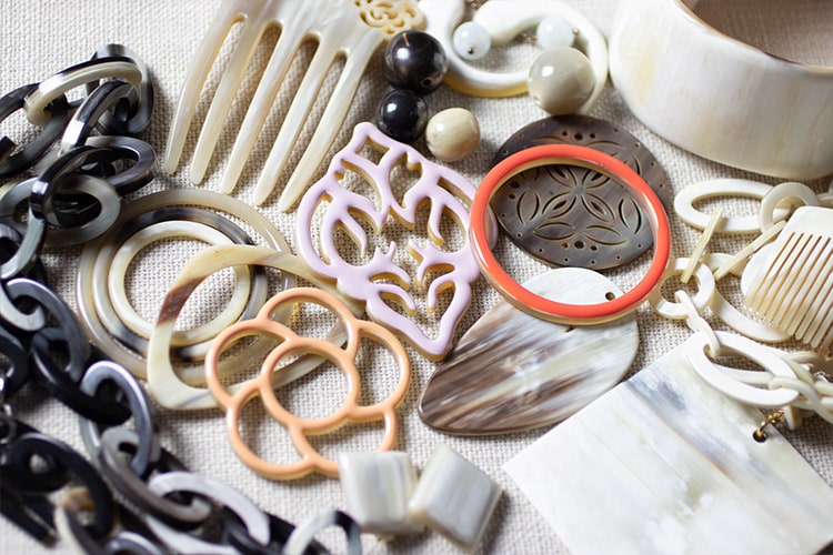 Production of accessories in horn for jewellery 